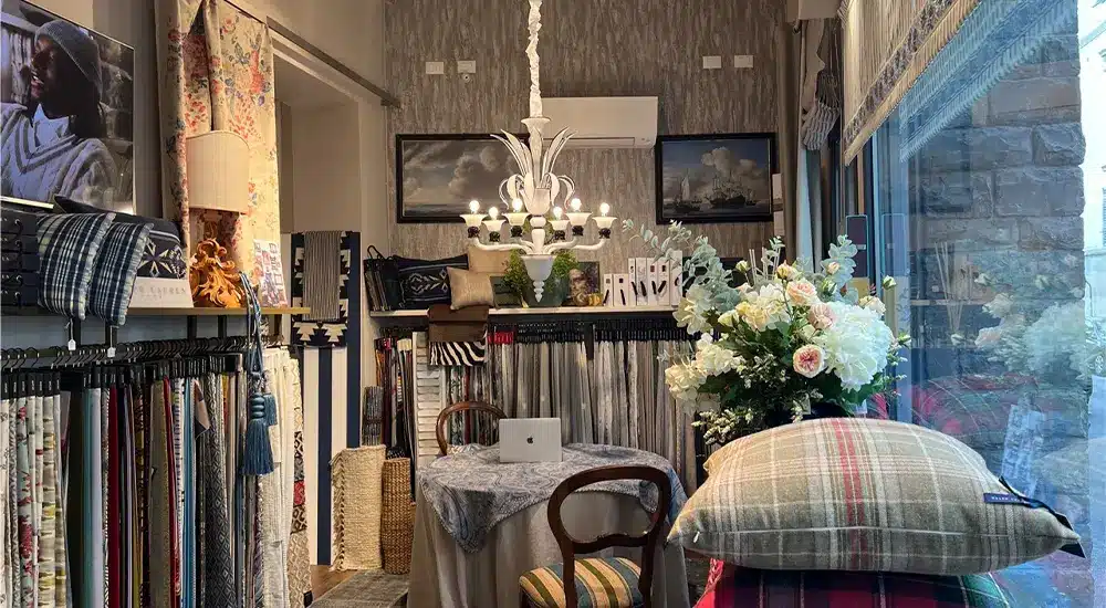 La boutique di Zefiro Interiors a Firenze dove potrete trovare le migliori marche di tessuti da arredamento per interni ed esterni