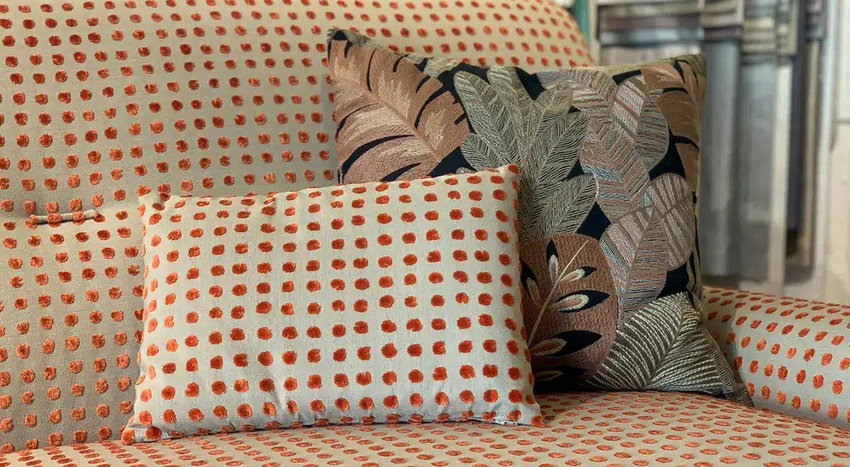 Zefiro Interiors vende al dettaglio tessuti per l'arredamento a Empoli e Firenze per la realizzazione di tende, divani e imbottiti, biancheria per la casa e tappezzeria