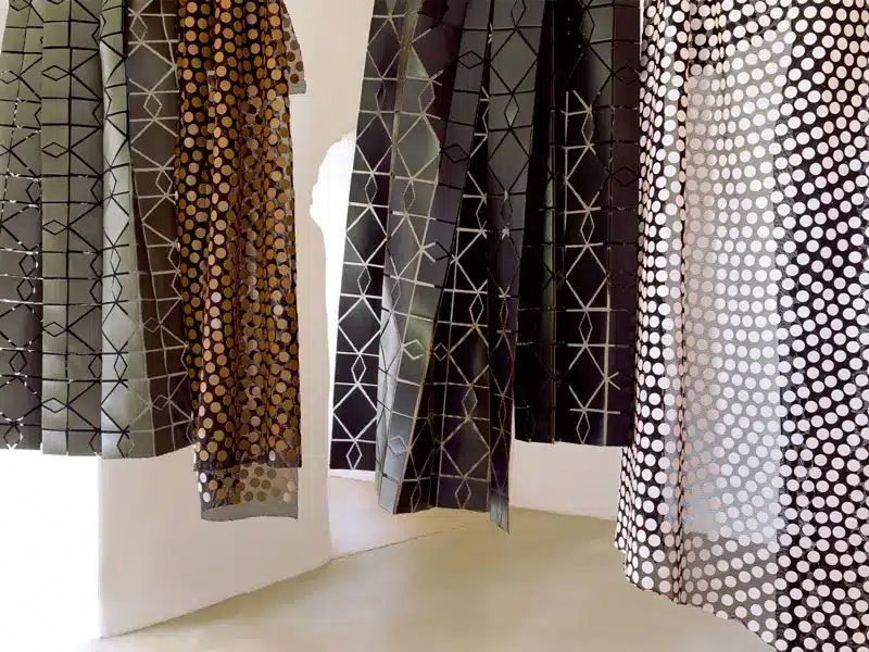 Alcuni tessuti per tende della collezione Abstraction di Elitis di cui Zefiro Interiors è rivenditore ufficiale